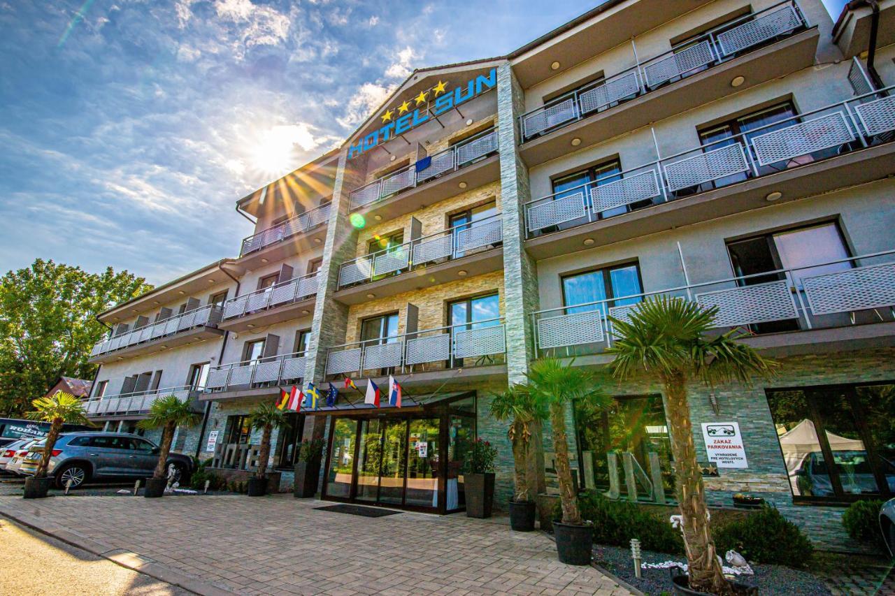 Hotel Sun Szenc Kültér fotó
