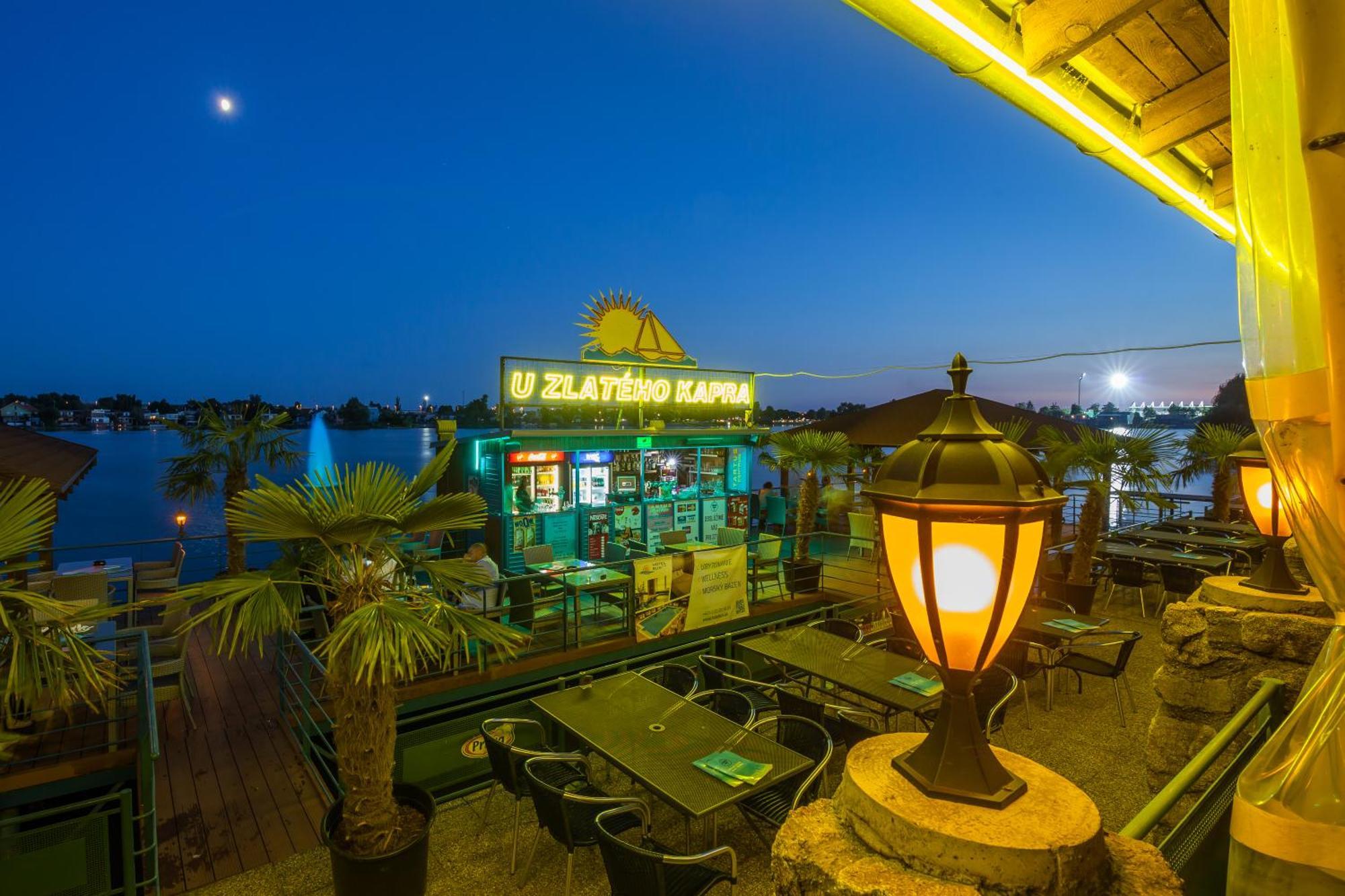 Hotel Sun Szenc Kültér fotó