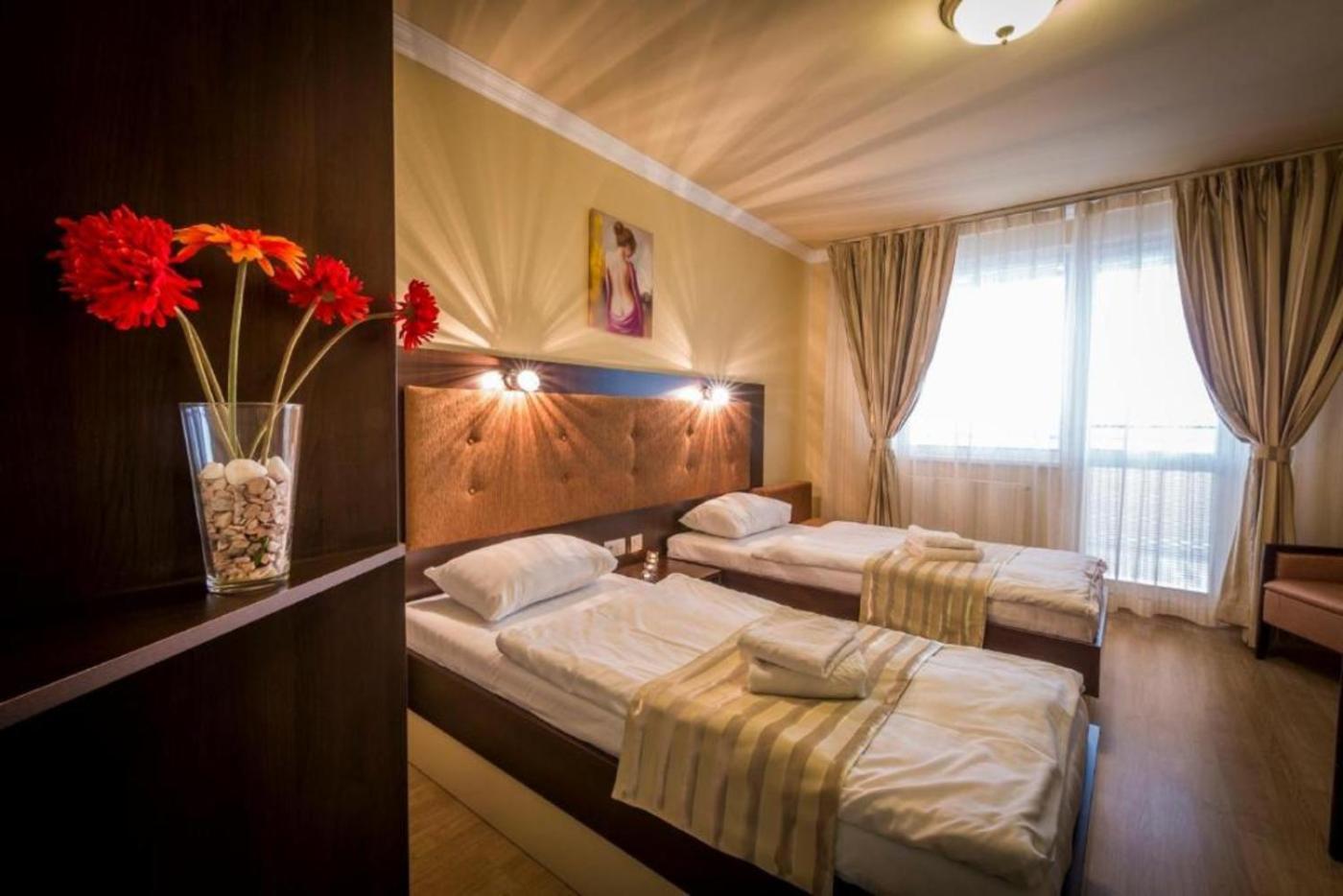Hotel Sun Szenc Kültér fotó
