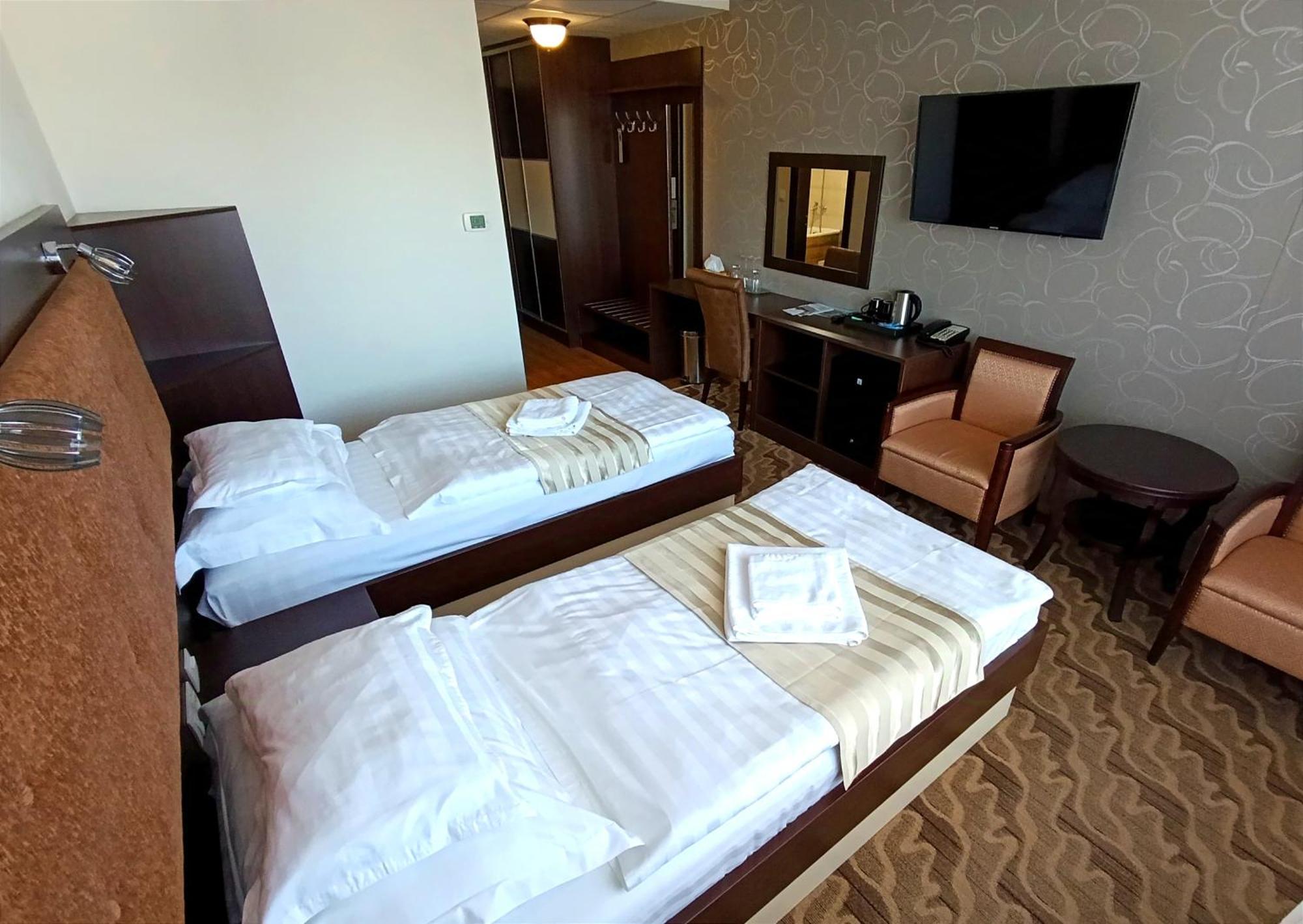 Hotel Sun Szenc Kültér fotó