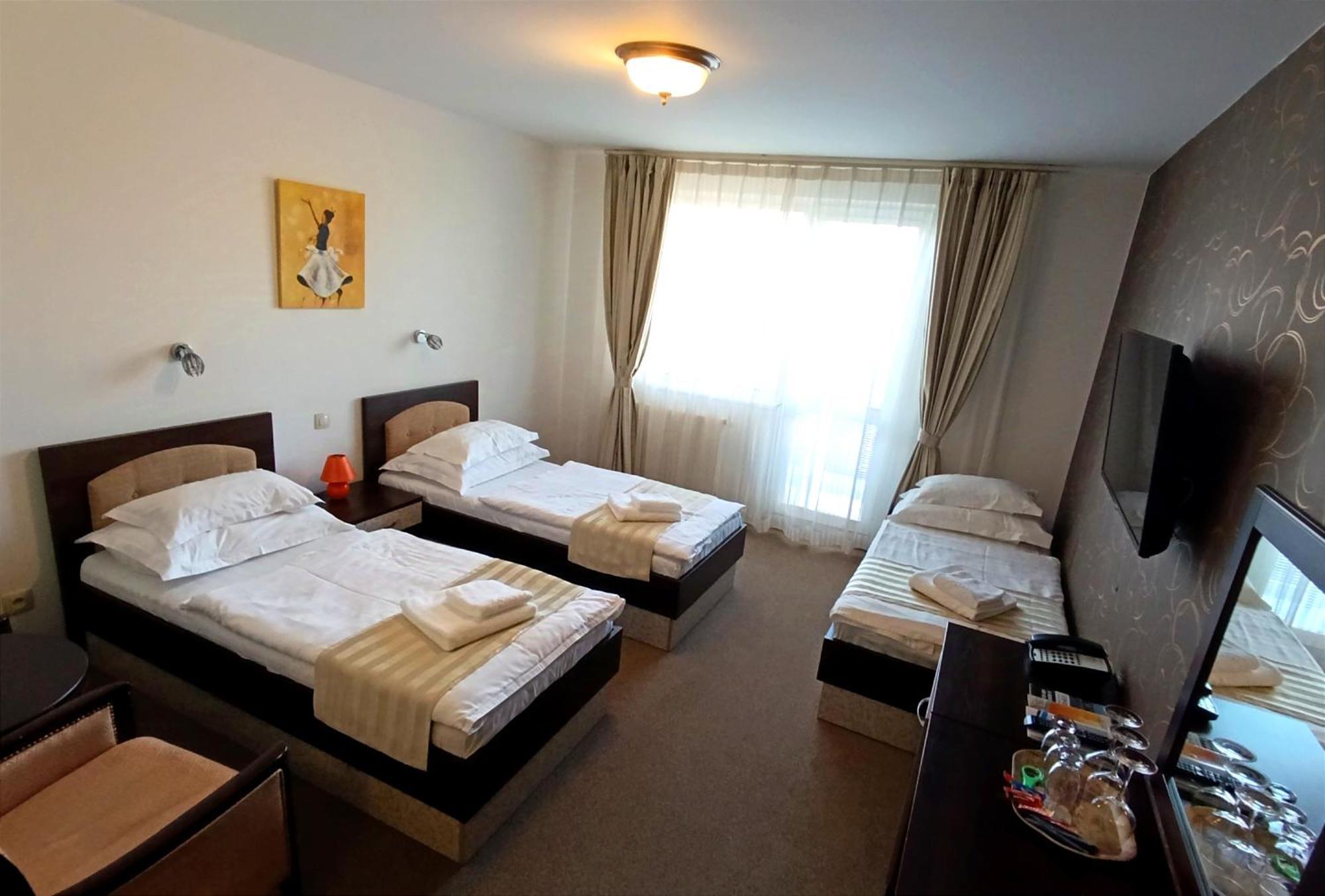 Hotel Sun Szenc Kültér fotó